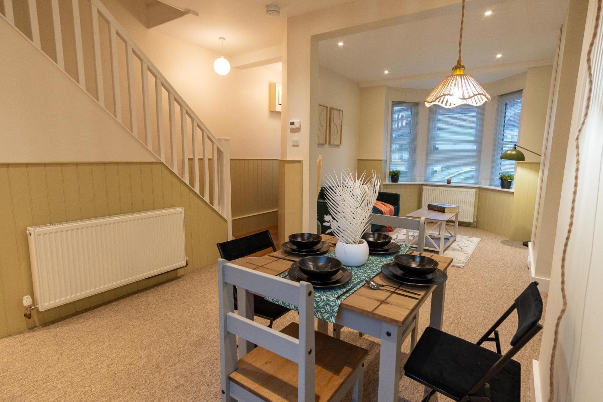 Stylish Gateway-2 Bedroom House -5 Minutes From The Beach Eastbourne Eksteriør bilde